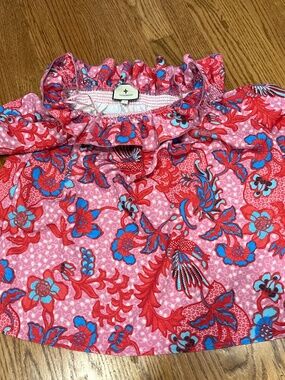 Tuckernuck top